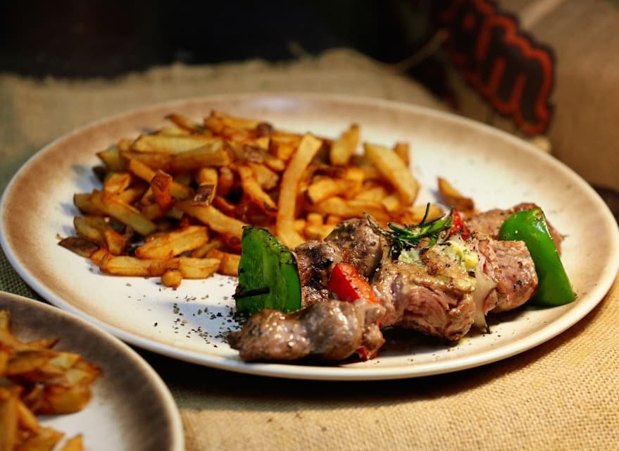Poulet grillé + frites + salade
